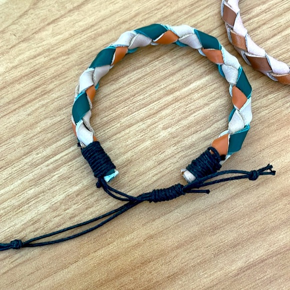 Two leather bracelets - Picture 2 of 3